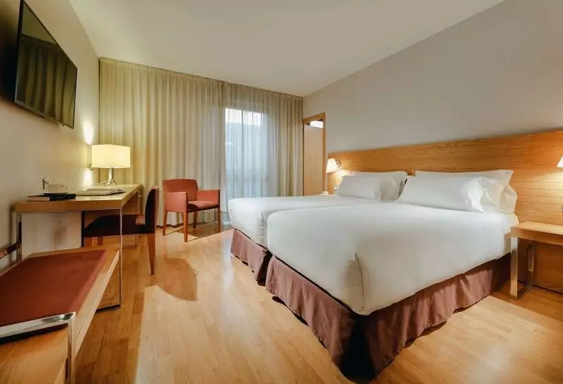 اتاق استاندارد سه نفره, Hesperia Zaragoza Centro