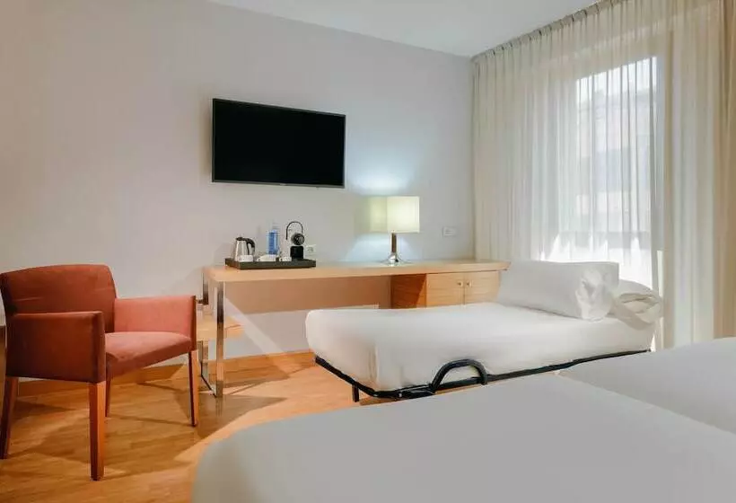 اتاق استاندارد سه نفره, Hesperia Zaragoza Centro