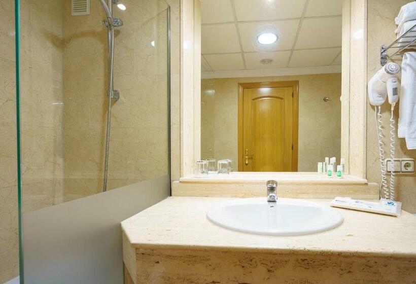 اتاق استاندارد با چشم‌انداز دریا, Isabel