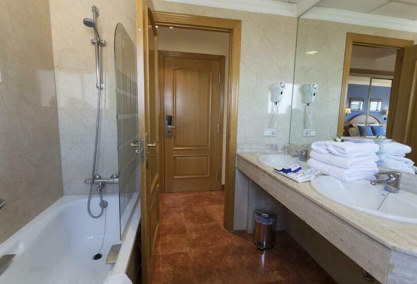 اتاق سوپریور, Isabel