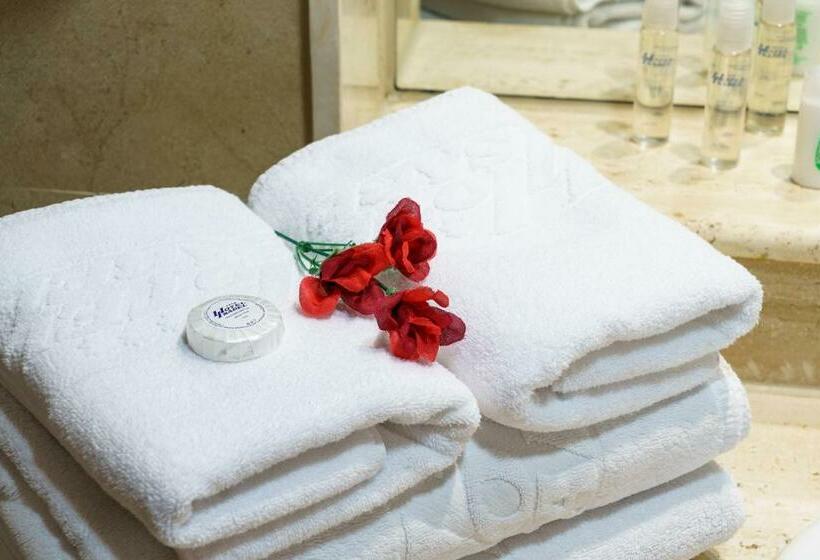 اتاق سوپریور, Isabel