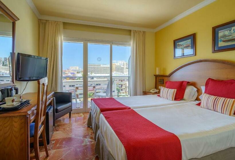 اتاق اساندارد با چشم‌انداز جانبی به دریا, Isabel