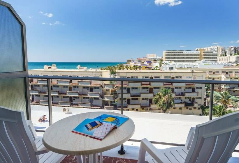 اتاق اساندارد با چشم‌انداز جانبی به دریا, Isabel