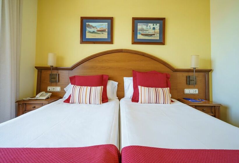 اتاق اساندارد با چشم‌انداز جانبی به دریا, Isabel