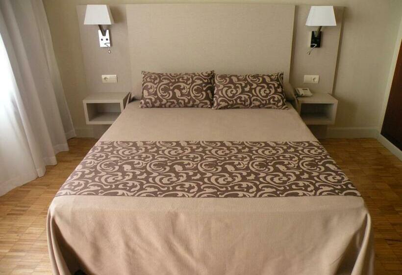 디럭스 룸, Lauria