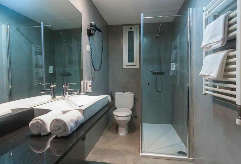 디럭스 룸, Lauria