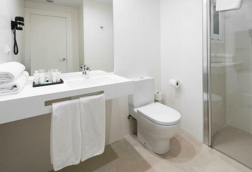 디럭스 룸, Lauria