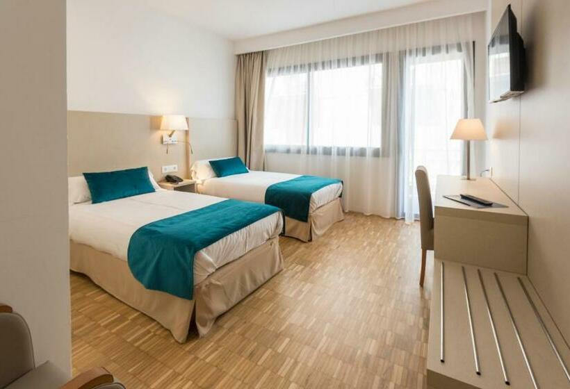 디럭스 룸, Lauria