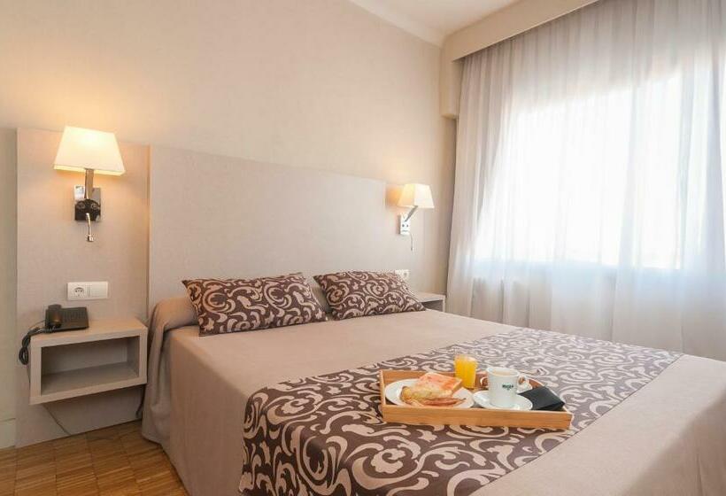 디럭스 룸, Lauria