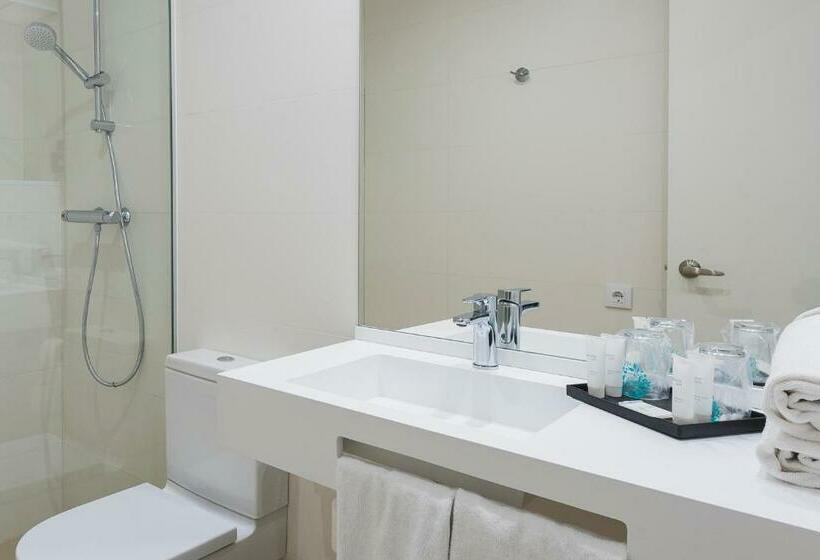 디럭스 룸, Lauria