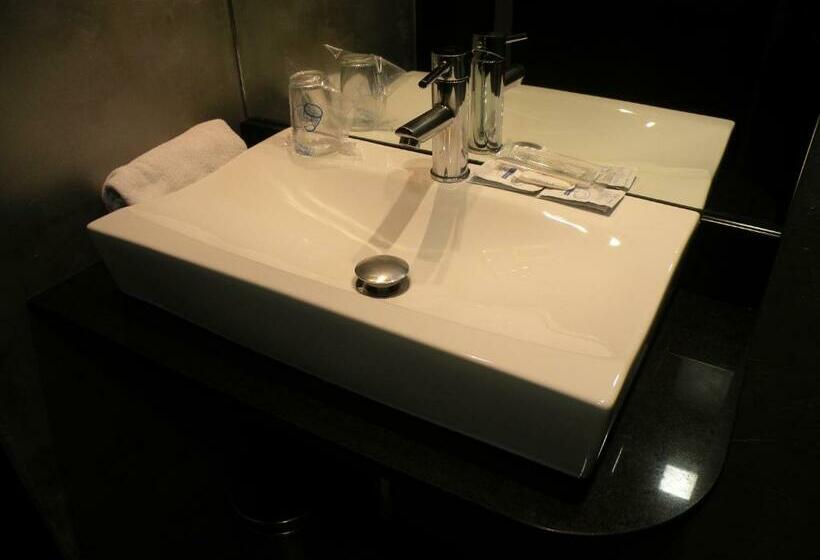 싱글 디럭스 룸, Lauria