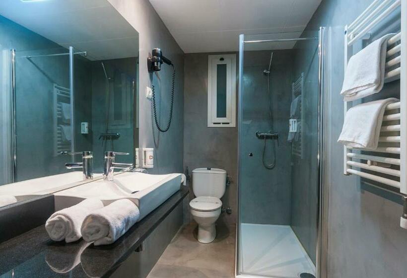 스탠다드 룸, Lauria