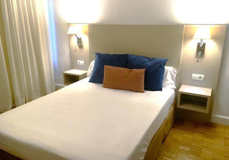 디럭스 4인 룸, Lauria