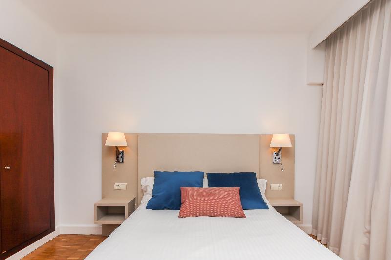 스탠다드 룸, Lauria