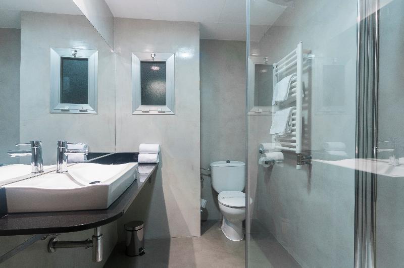 스탠다드 룸, Lauria