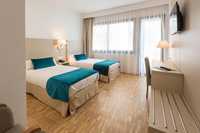 디럭스 룸, Lauria