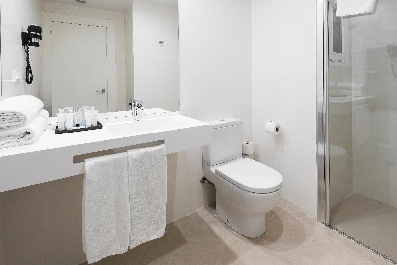 디럭스 룸, Lauria