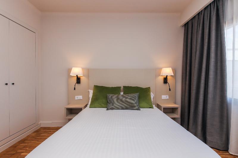 싱글 디럭스 룸, Lauria