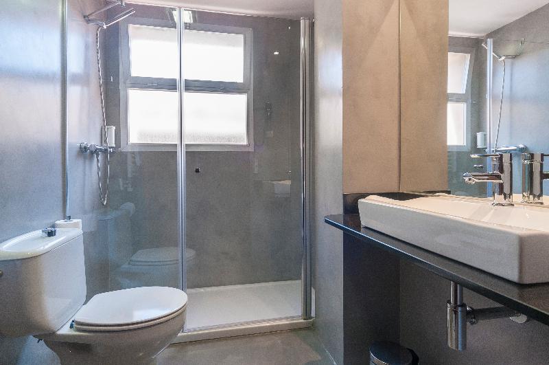 싱글 디럭스 룸, Lauria