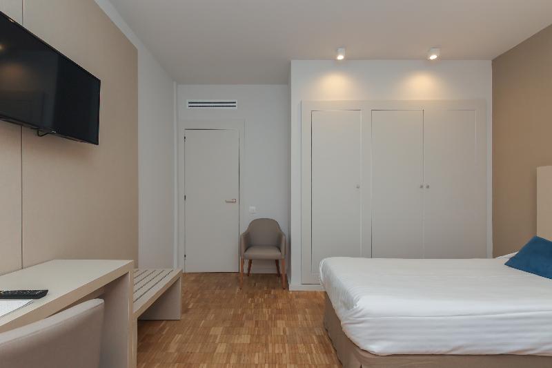 스탠다드 룸, Lauria