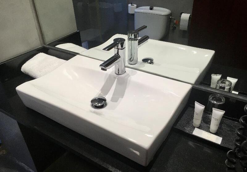 스탠다드 싱글 룸, Lauria