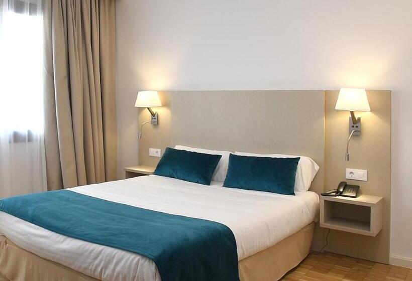 디럭스 룸, Lauria