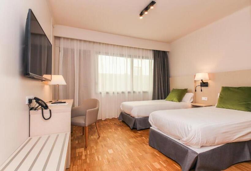 디럭스 룸, Lauria