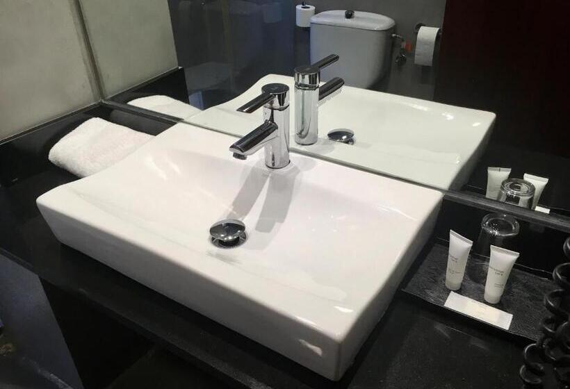 스탠다드 싱글 룸, Lauria