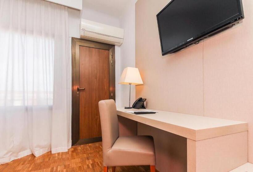 스탠다드 룸, Lauria