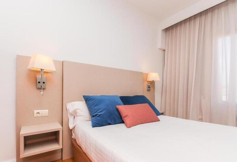 스탠다드 룸, Lauria