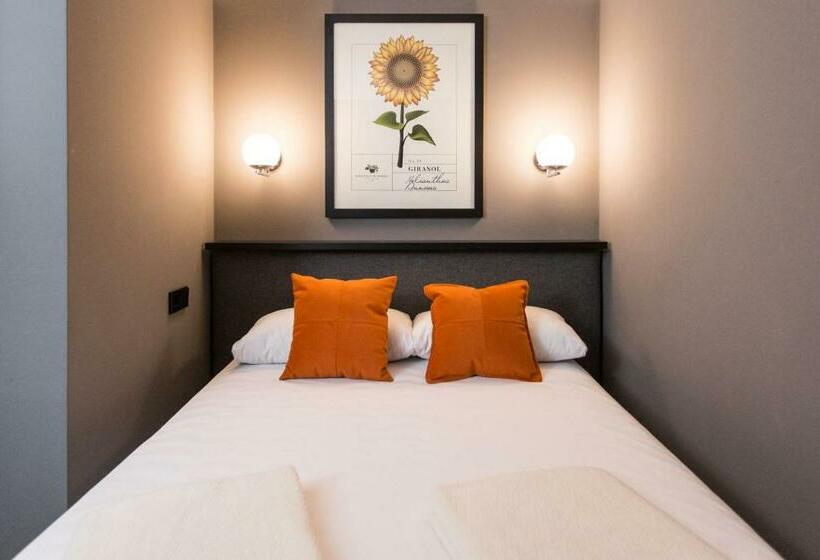 غرفة قياسية فردية, Malcom And Barret