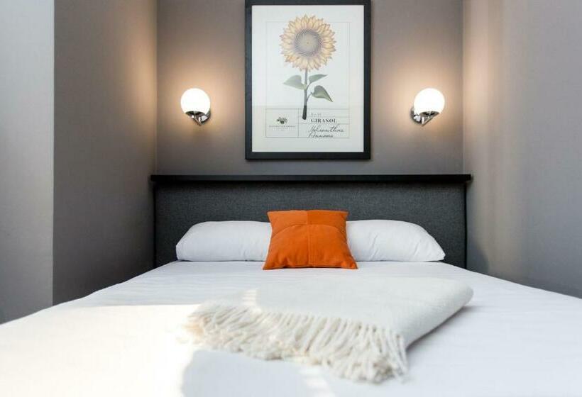 غرفة قياسية فردية, Malcom And Barret