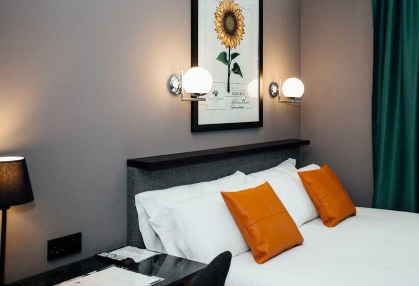 غرفة أساسية, Malcom And Barret