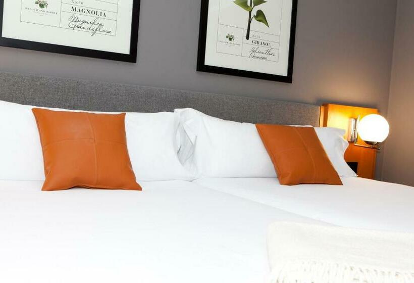 غرفة قياسية, Malcom And Barret