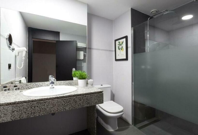 غرفة قياسية, Malcom And Barret