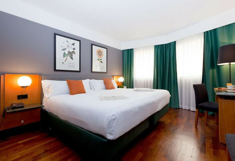 غرفة قياسية, Malcom And Barret