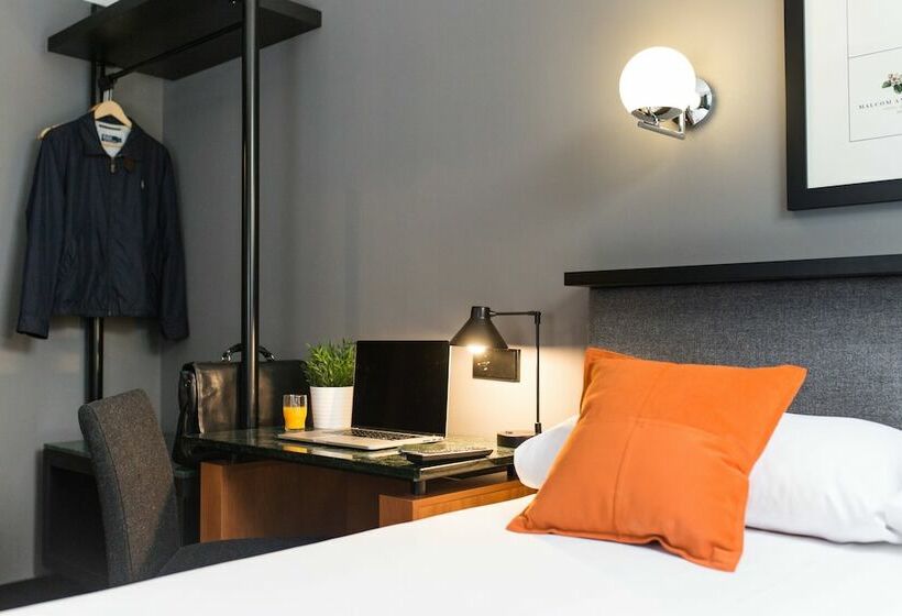 غرفة أساسية, Malcom And Barret