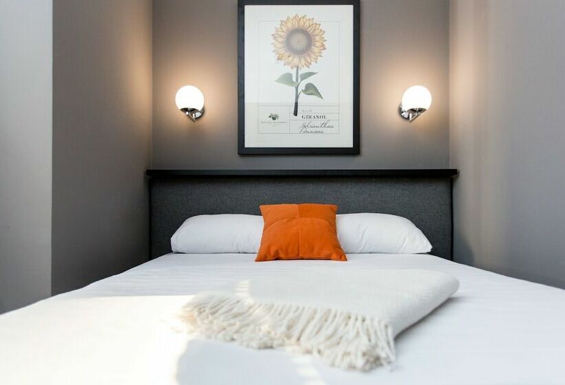 غرفة قياسية فردية, Malcom And Barret