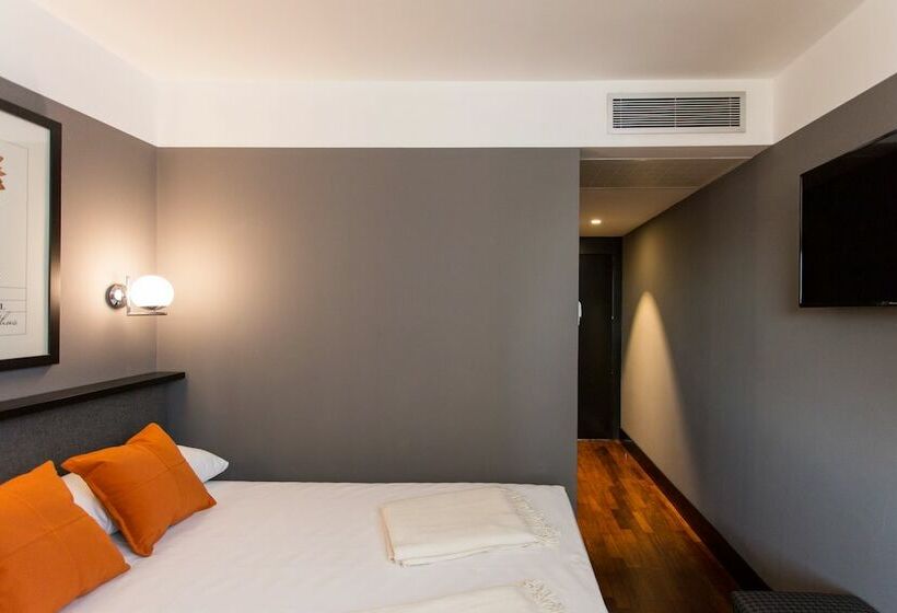 غرفة قياسية, Malcom And Barret