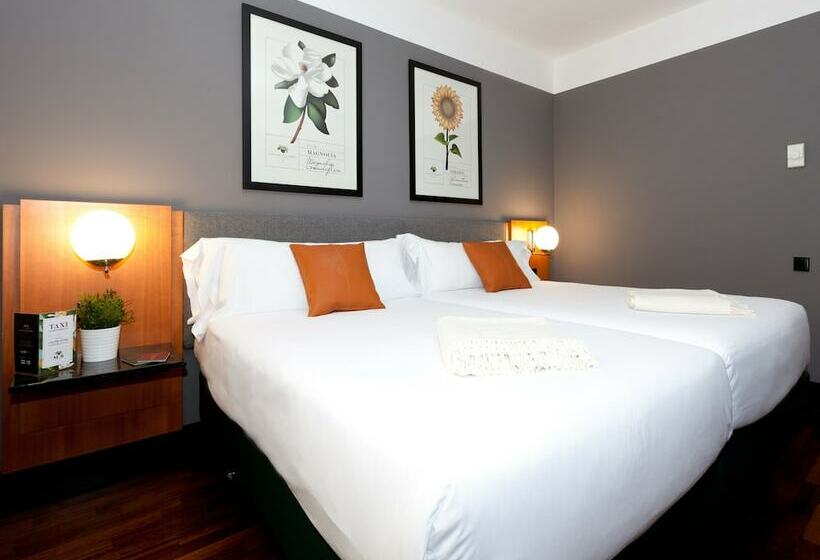 غرفة قياسية, Malcom And Barret