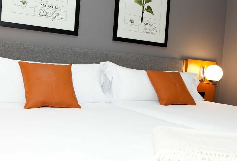 غرفة قياسية, Malcom And Barret