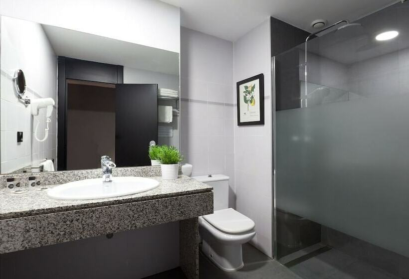 غرفة قياسية, Malcom And Barret