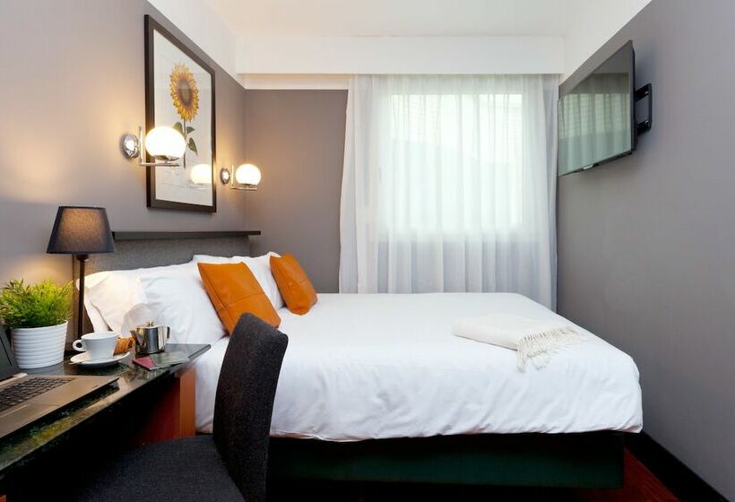 غرفة أساسية, Malcom And Barret