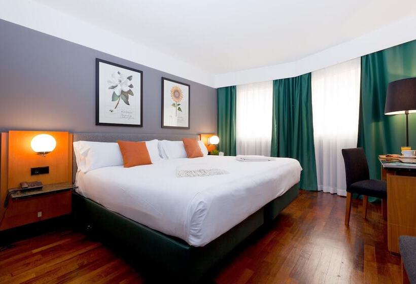 غرفة قياسية, Malcom And Barret