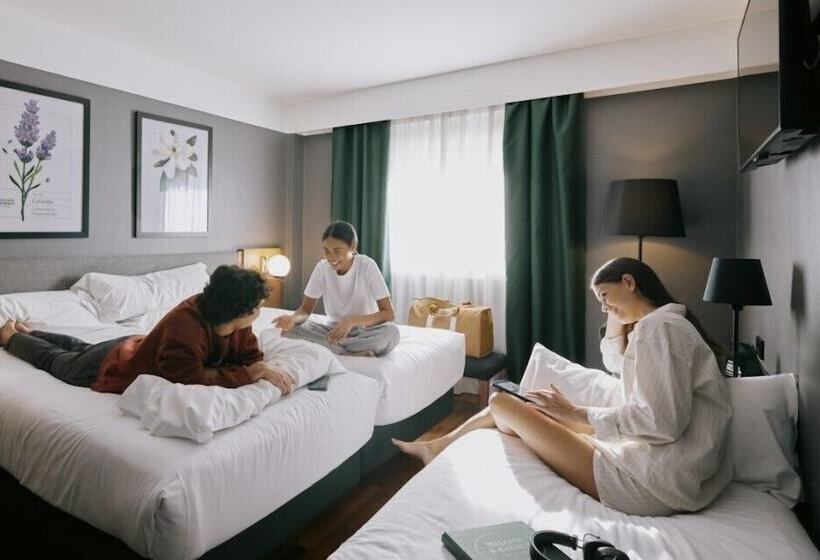 غرفة قياسية ثلاثية, Malcom And Barret