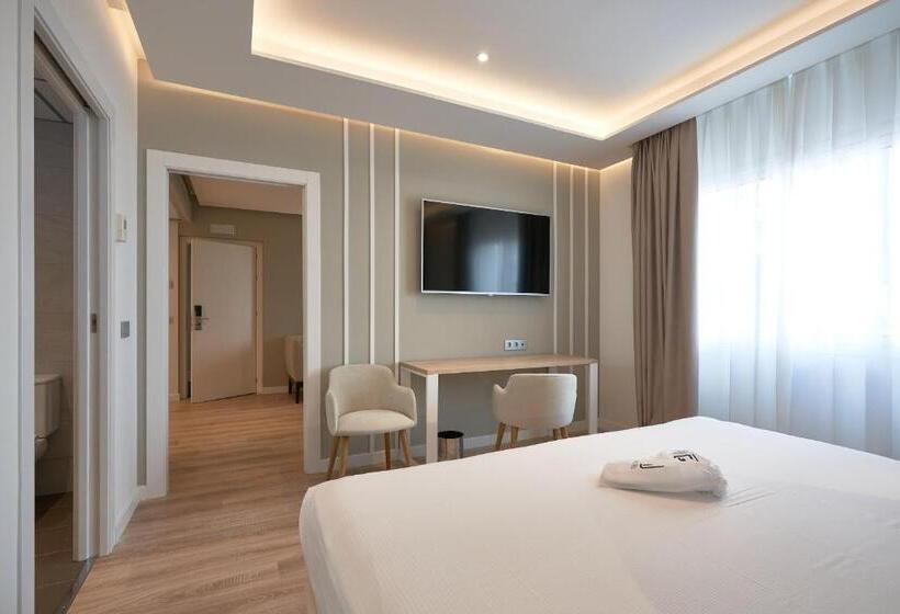 سوییت جونیور, Monte Triana