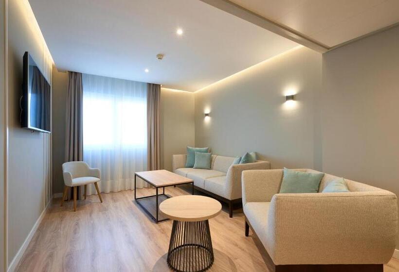 سوییت جونیور, Monte Triana