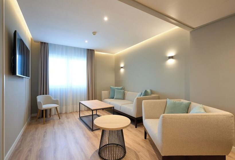 سوییت جونیور, Monte Triana