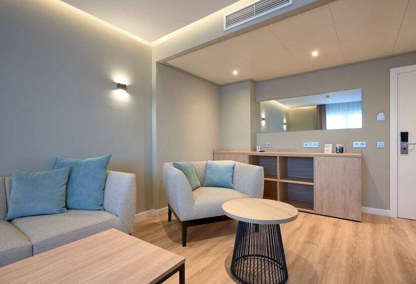 سوییت جونیور, Monte Triana