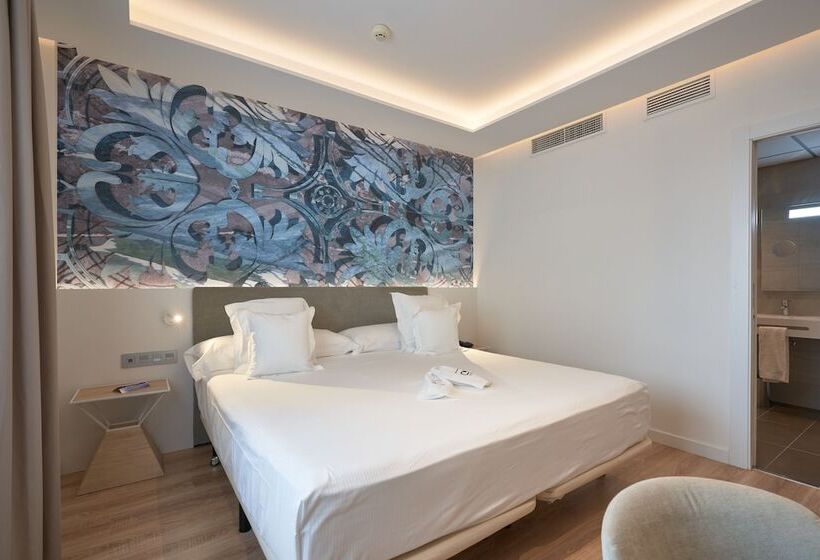 سوییت جونیور, Monte Triana